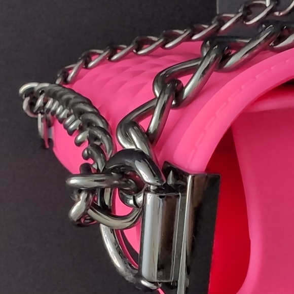 American Jewel Girls Pink Quilted Gummy Shoulder Bag with Chain Link Strap. - Picture 4 of 15